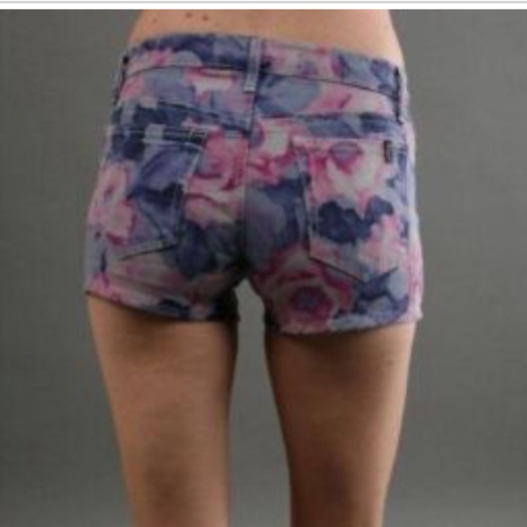 Joe's Jeans NWT Floral High Rise Classic Shorts 30 - Picture 2 of 6